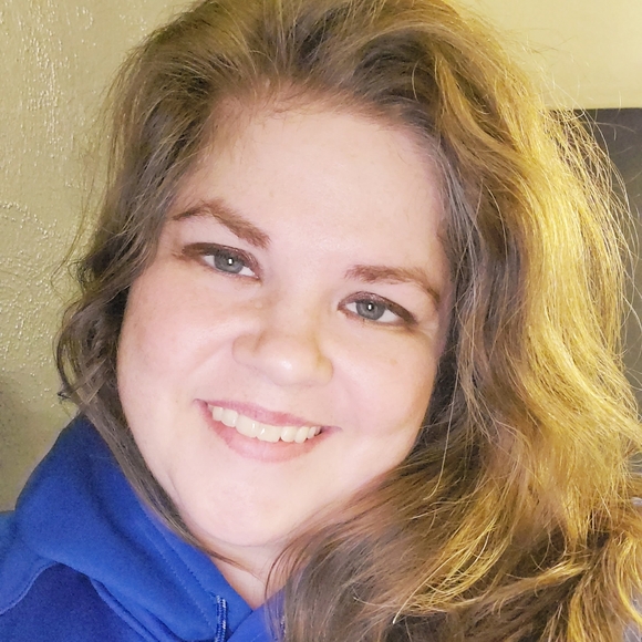 Meet your Posher, Kami - Picture 2 of 8